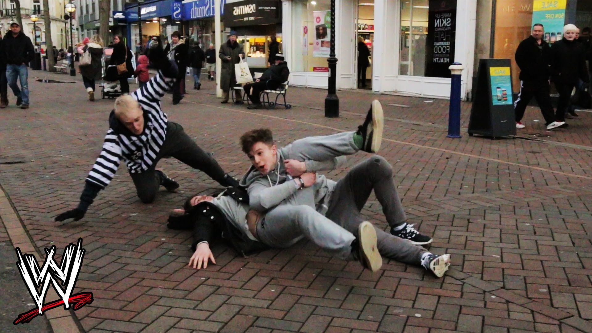 VIDEO: Pranksteri aplikovali Wrestlingové finishe na verejnosti