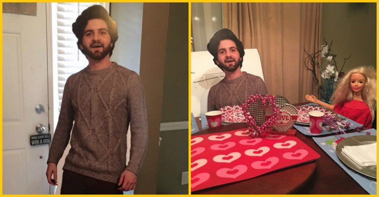 Syn študujuci v zahraničí poslal mame svoju kartónovú verziu v životnej veľkosti, hneď to ľutoval