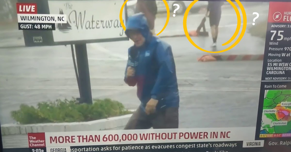 Reportér bojoval s obrovským vetrom pričom ľudia okolo neho si pokojne vykračovali – za všetko vraj môže mokrá tráva