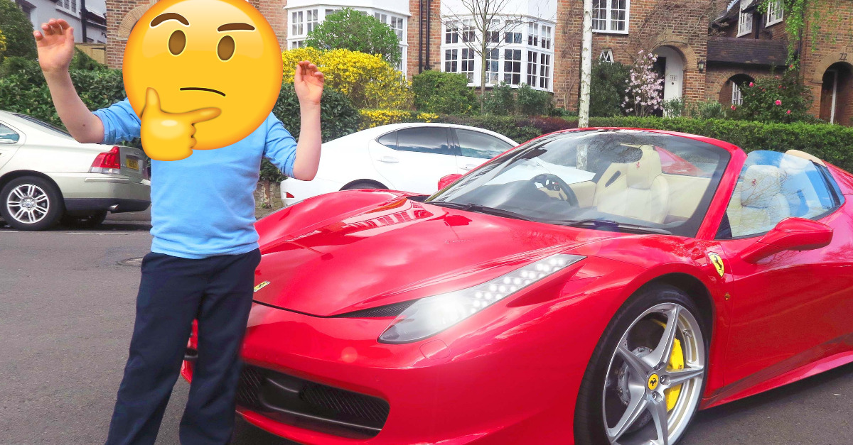 Otec je šikanovaný, lebo vozí syna do školy na Ferrari 488