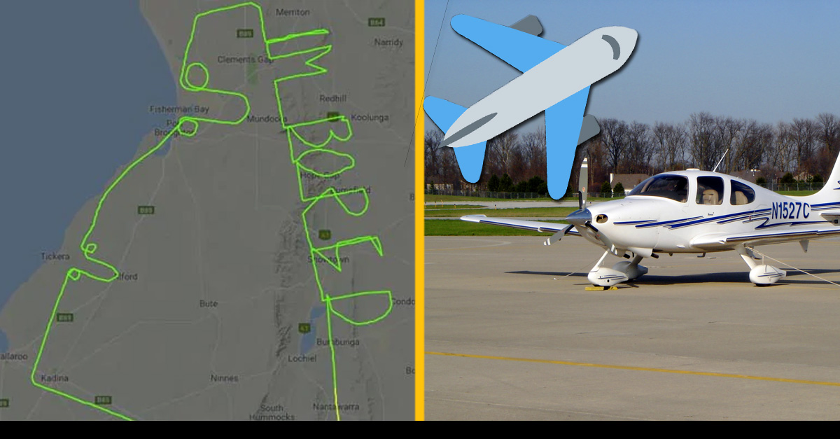 Pilot počas testovacieho letu napísal na oblohu ,,Som Znudený,,