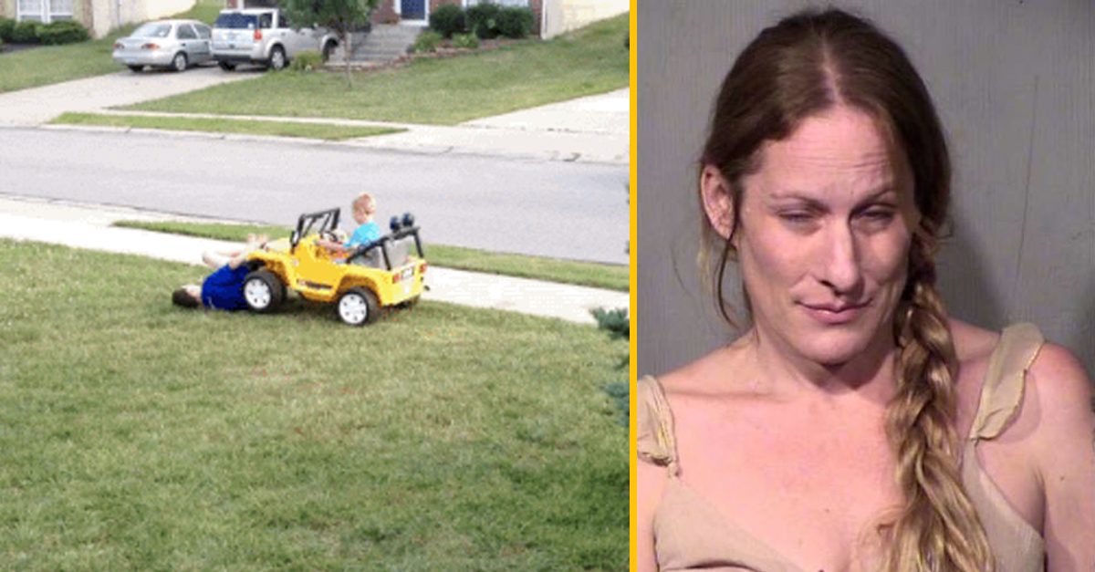 Žena sa pohádala s frajerom a zrazila ho autom, keď jej ukázal prostredník