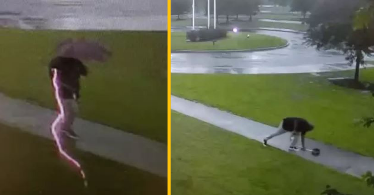 VIDEO: Muž sa o chlp vyhol smrti, keď mu blesk oblízal dáždnik