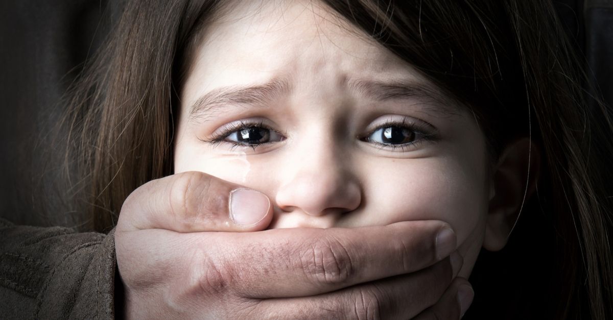 Skupina dievčat sa pokúsila odhaliť pedofila, ale situáciu nezvládli a jednu z nich uniesol