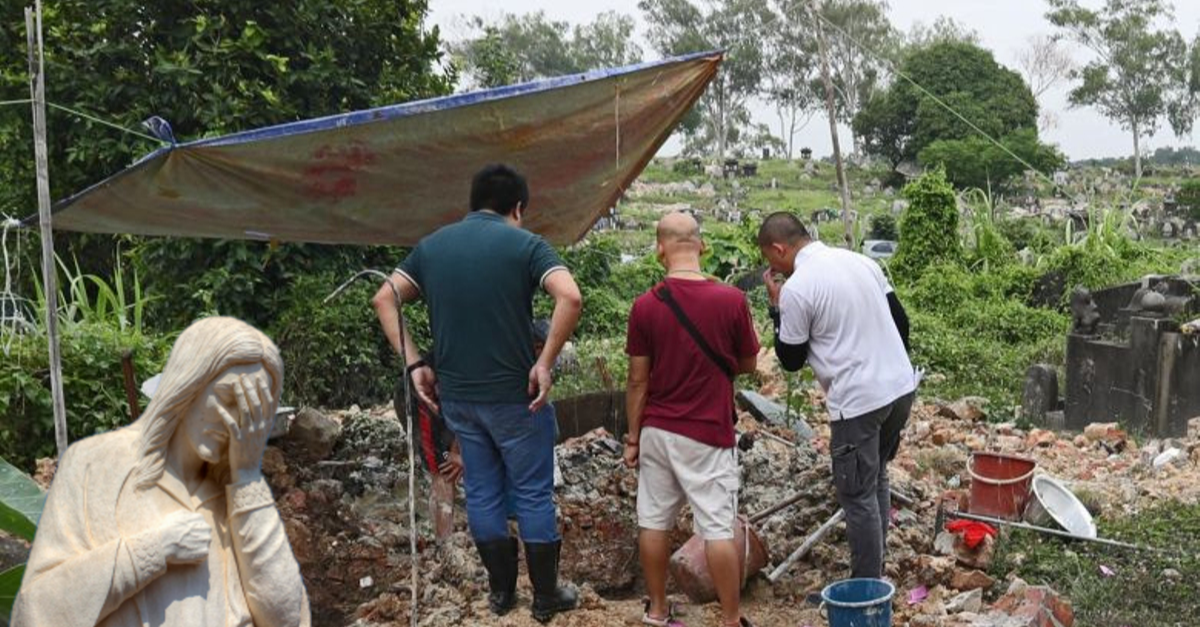 Osem rodín prišlo na to, že sa 39 rokov modlili nad zlými hrobmi
