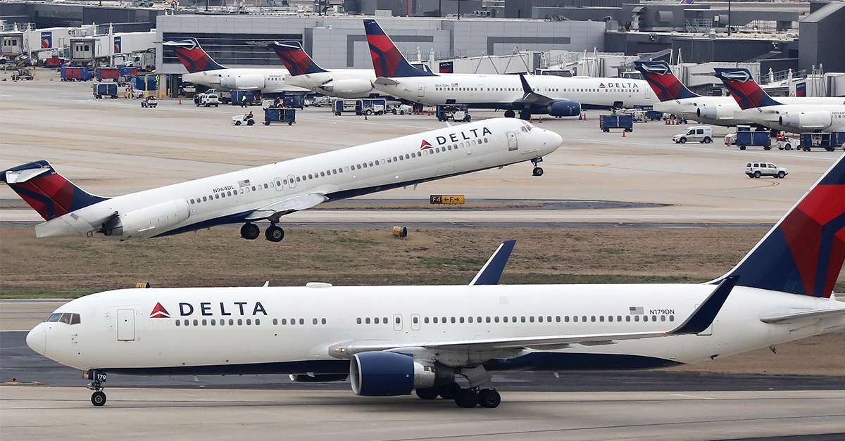 Žena sa dostala na palubu lietadla bez letenky a občianskeho, polícia nechápe ako
