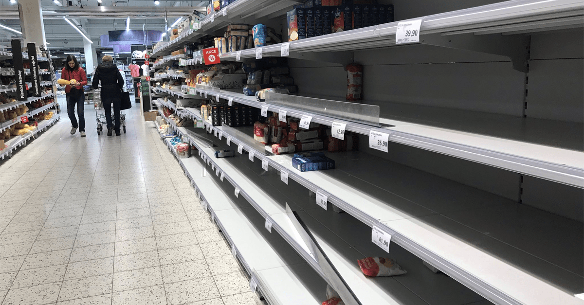 Nezmyselná panika v Česku: Ľudia vykupujú obchody s potravinami, jeden nákup presiahol dokonca 600 kíl