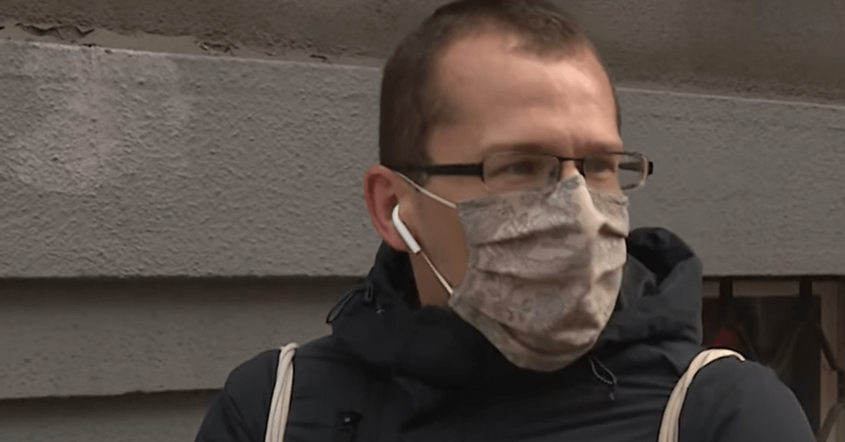 Slováka naštvali dlhé rady pred obchodmi: Potrebujem ihlu, lebo sa mi rozj*bal koberec v kúpeľni