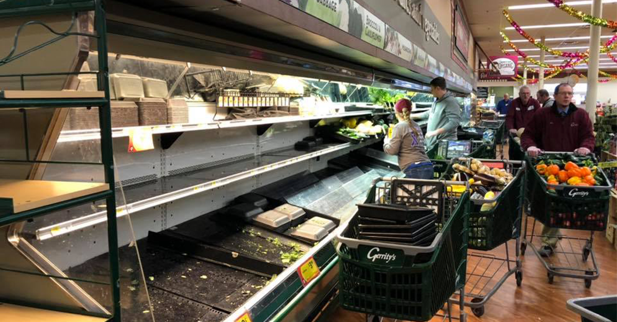 Obchod musel vyhodiť potraviny za viac ako 31-tisíc eur, pretože na ne naschvál nakašľala zákazníčka