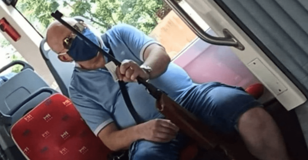 Do bratislavskej električky nastúpil muž so vzduchovkou v ruke. Niektorých cestujúcich vyľakal až tak, že vystúpili