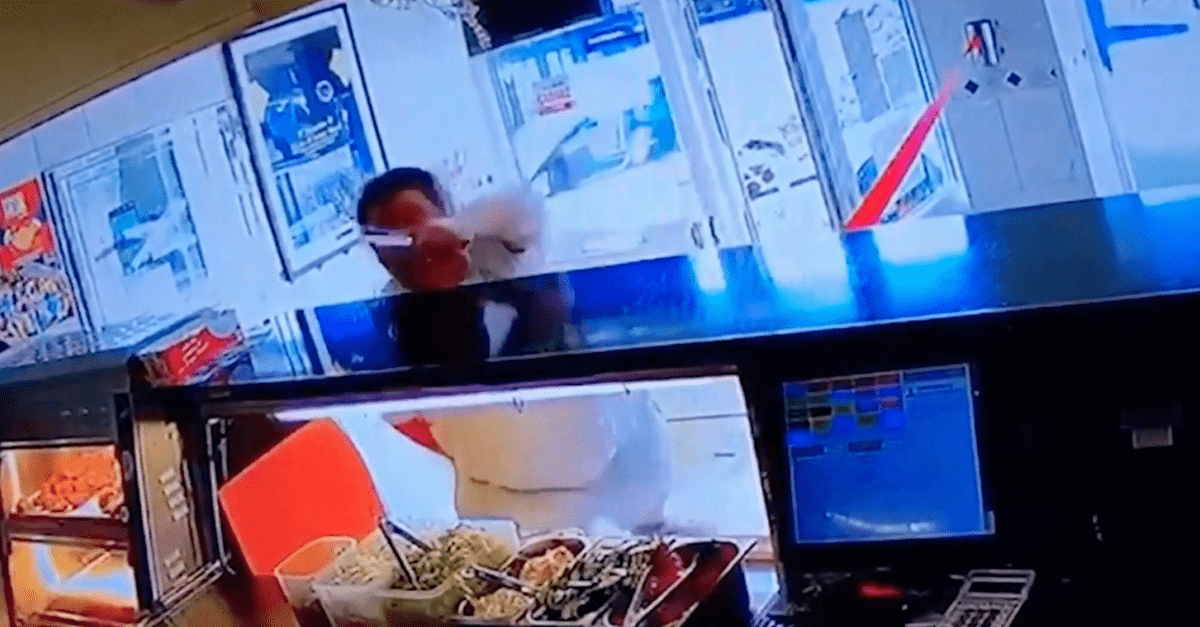 Muž s nožom prepadol miestny fastfood. Dostal totiž chuť na hranolky zadarmo