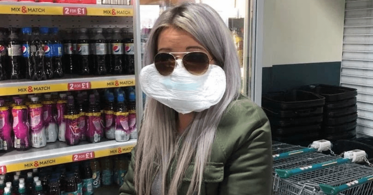 Žena si doma zabudla rúško. Namiesto toho teda použila vložku