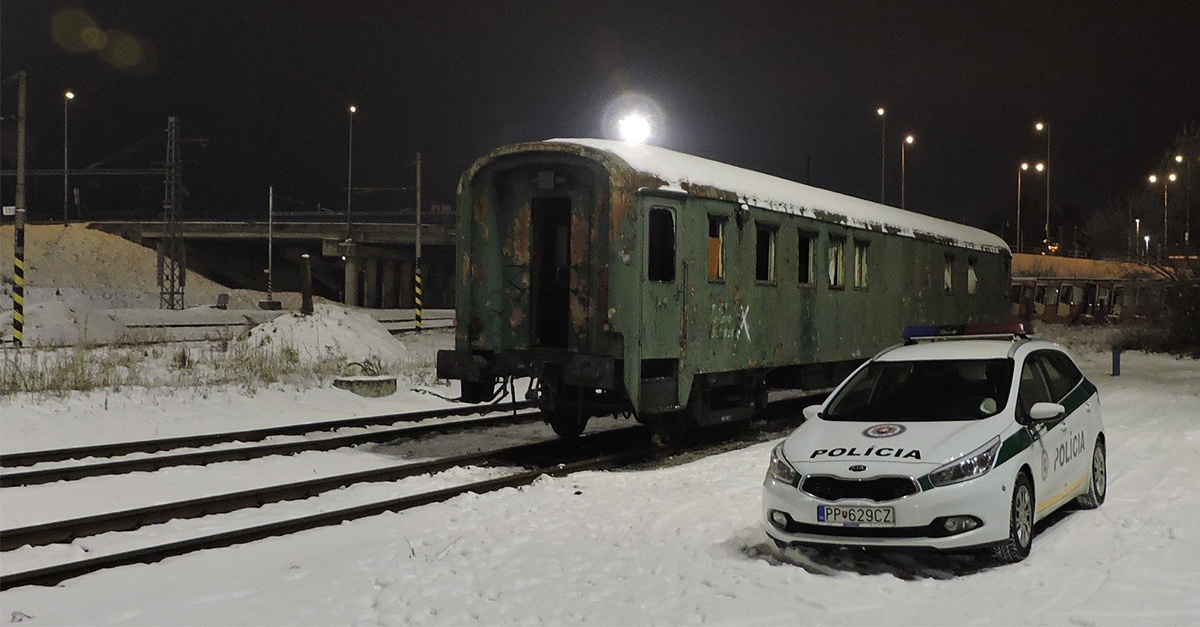 Opitý Popradčan odhryzol ucho kamarátovi pri potýčke v starom železničnom vozni