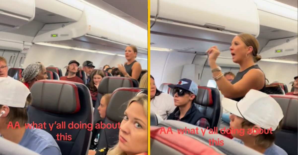 Žena žiadala, aby ju pustili z lietadla. Neverila totiž, že osoba vedľa nej je skutočná