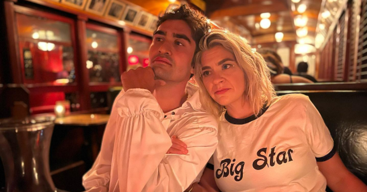 Je gej, no chodí so ženou. Tvrdí, že mu muži v živote nechýbajú