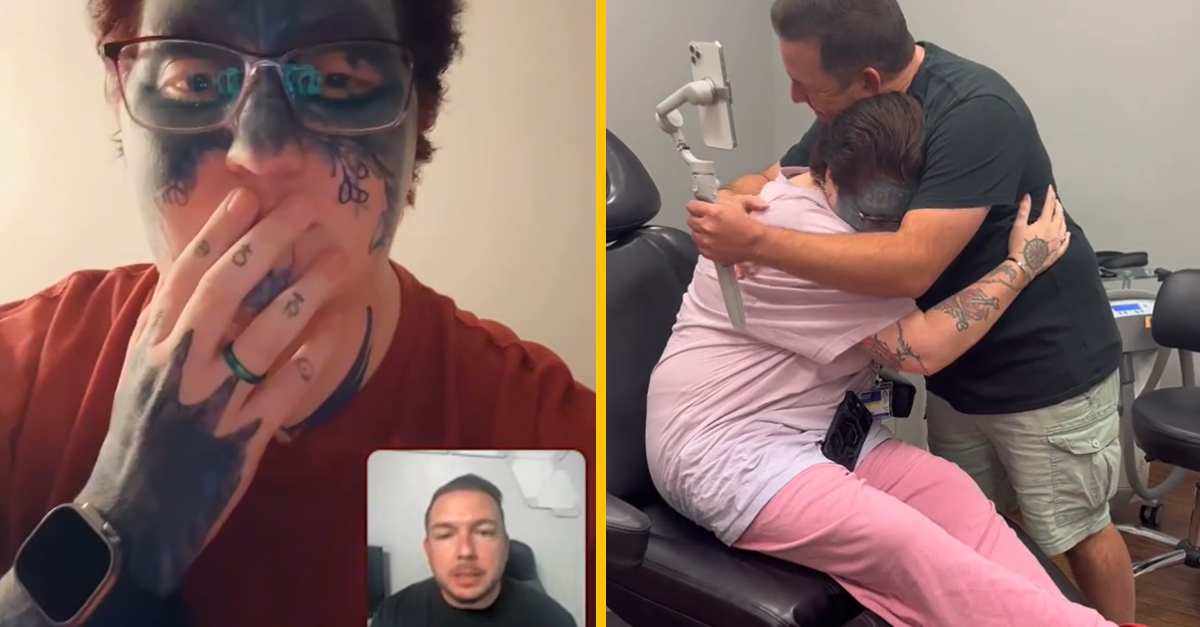 Priateľ násilník jej nechal potetovať celú tvár. Žene sa nakoniec rozhodol pomôcť cudzí človek