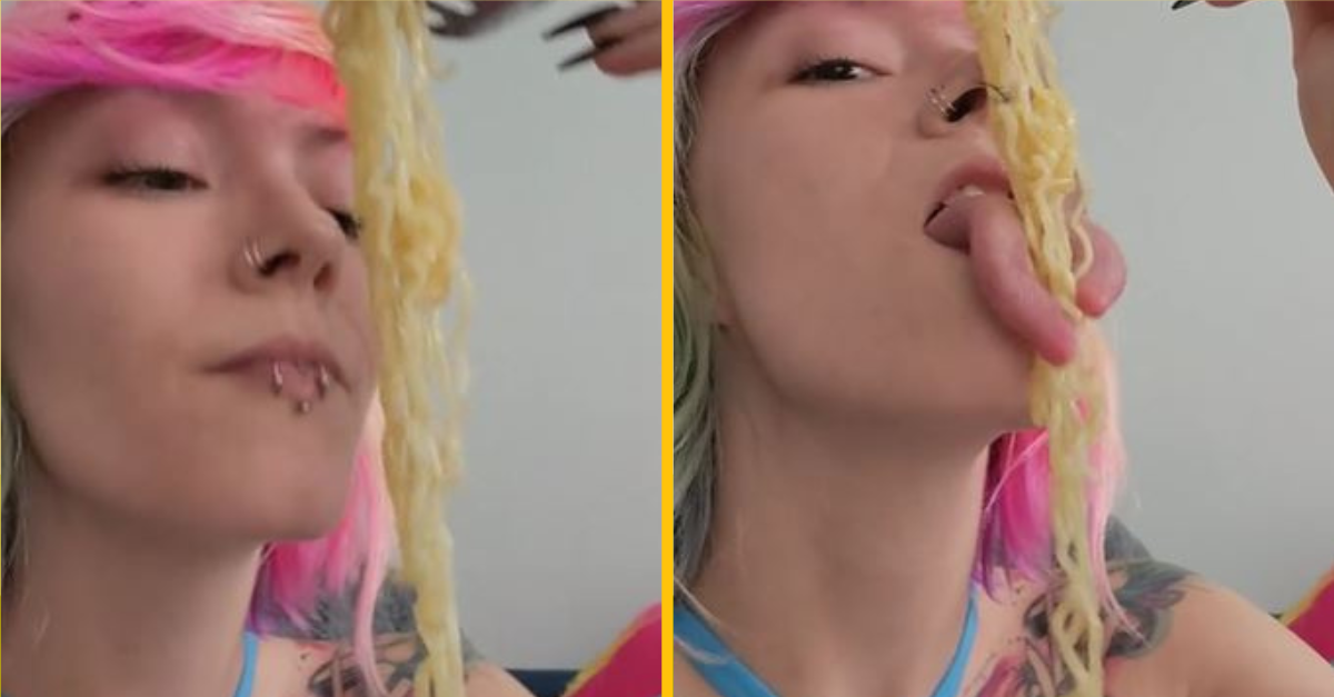 Žena s rozrezaným jazykom šokovala ľudí na internete tým, ako sa stravuje