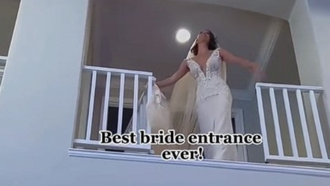 Nevesta prišla na svadbu naozaj netradičným spôsobom. Niektorí hostia sa báli o jej holý život