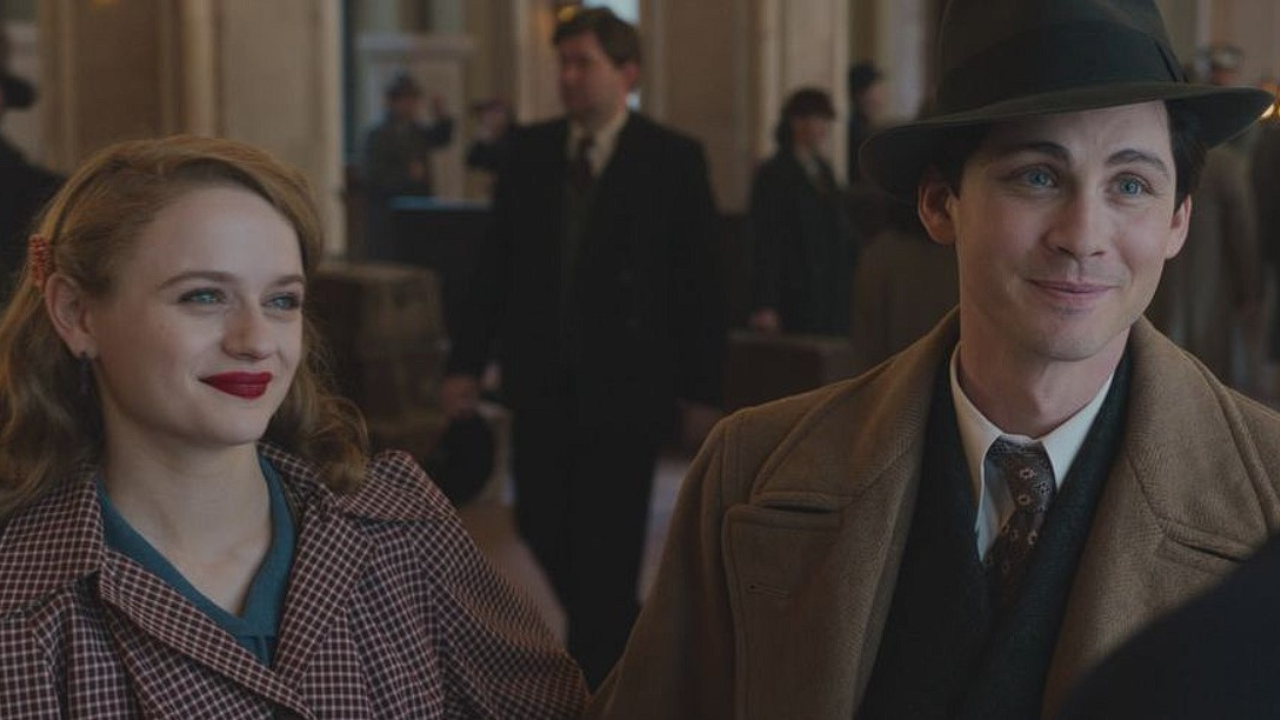 Poznáme dátum premiéry seriálu We Were the Lucky Ones s Joey King a Loganom Lermanom