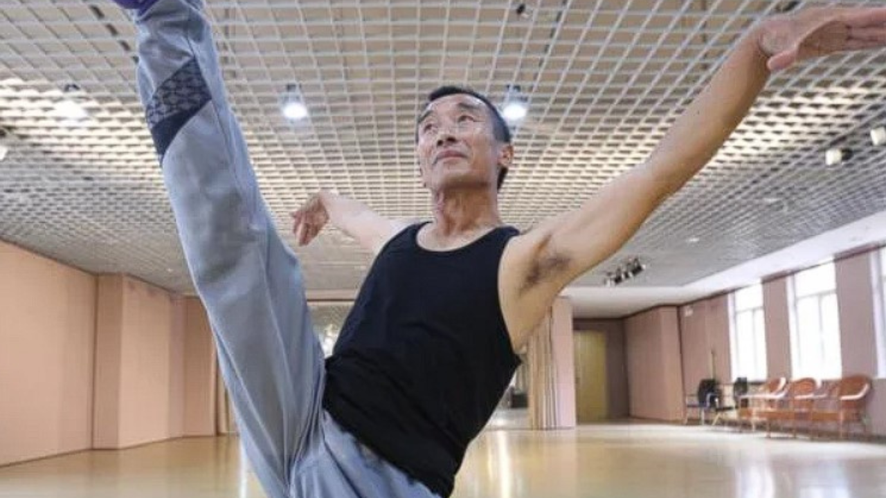 Staral sa o čistotu ciest, dnes je z neho profesionálny baleťák. Muž si vo veku 53 rokov splnil svoj sen