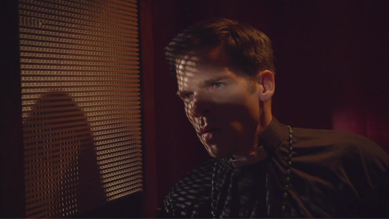 Kňaz sa premení na dinosaura a bojuje s ninjami. Áno, to je reálny film a vy ho rozhodne musíte vidieť (+ trailer)