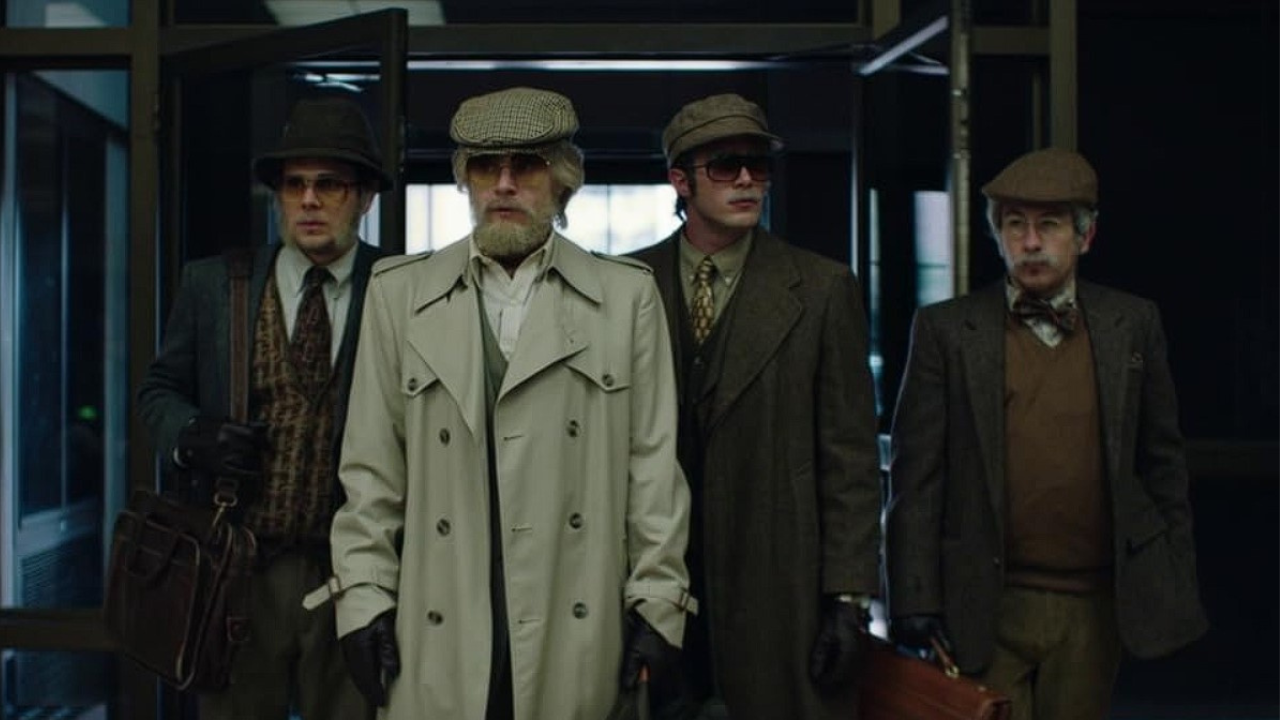 Výkon Evana Petersa v tomto filme vás dostane. Dráma zachytáva bizarnú lúpežnú akciu (+ trailer)