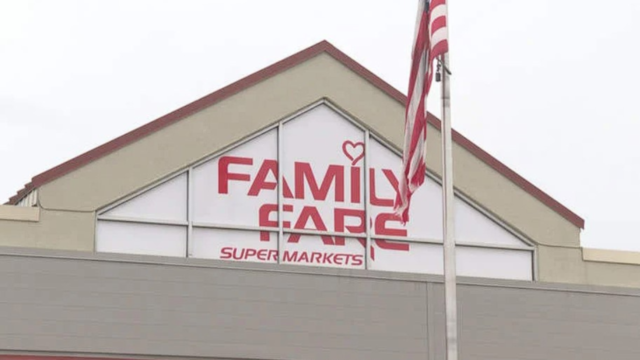 Žena rok žila na streche supermarketu bez toho, aby si to niekto všimol. Domov si spravila v logu