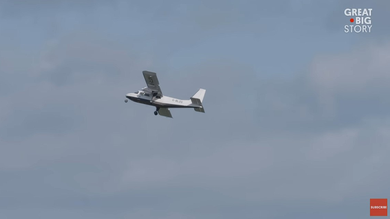 Najkratší komerčný let trvá len dve minúty. Využívajú ho najmä miestni obyvatelia a to už od roku 1967