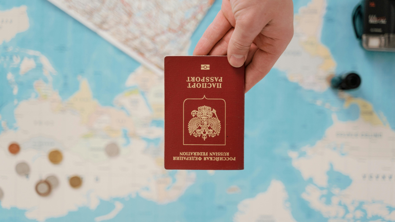 Žena stratila pas a spustila tým sled udalostí, ktoré rozhodne nečakala. Náhle bola vydatá za Egypťana