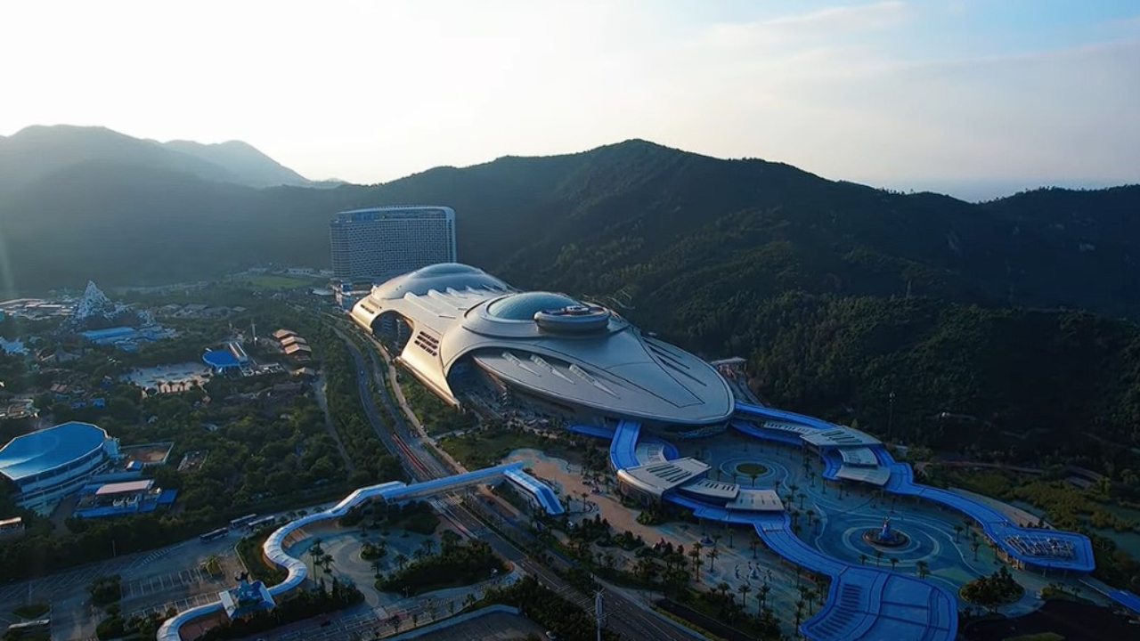 Najväčší krytý morský vedecký park na svete vyzerá ako mimozemská loď. Stál viac ako miliardu dolárov