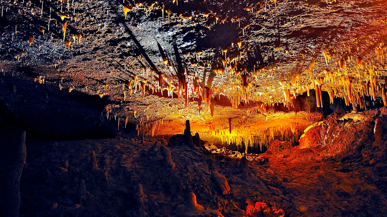 Myslel si, že 1 spánok = 1 deň, no mýlil sa. Michel Siffre žil v jaskyni bez pojmu o čase a objavil niečo prelomové