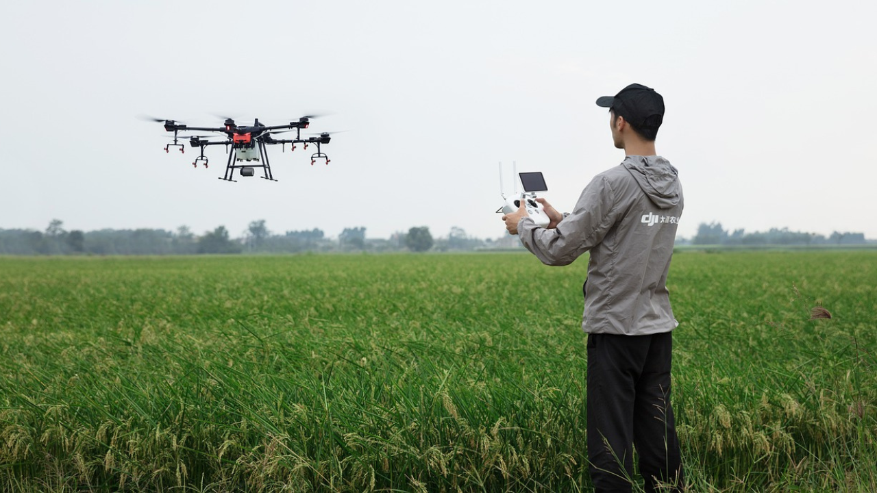 Muž použil dron, aby odhalil neveru svojej manželky. Neuveríte, s kým ju prichytil