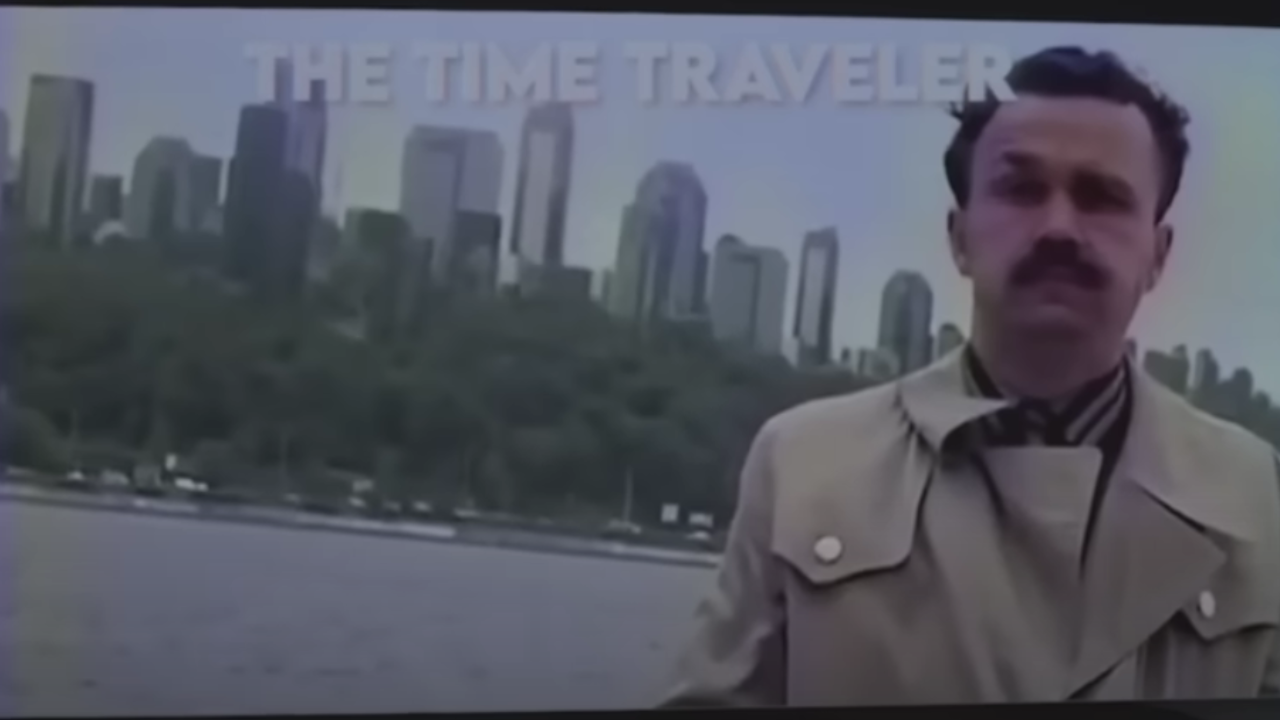 Cestovateľ v čase povedal, že prišiel z roku 1932, prešiel do roku 2050 a potom zmizol