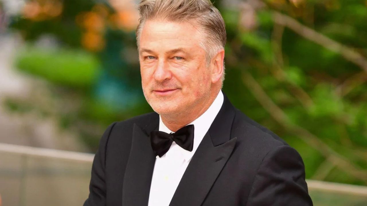 Alec Baldwin hlási, že ešte len odhalí, čo sa skutočne stalo v zákulisí fatálnej streľby