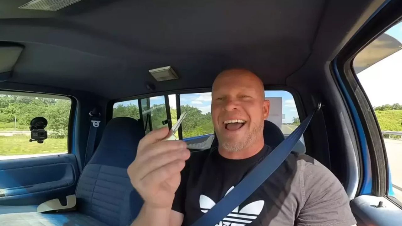 Počas jazdy rýchlosťou 80 km/h vybral kľúče zo zapaľovania, aby videl, čo sa stane