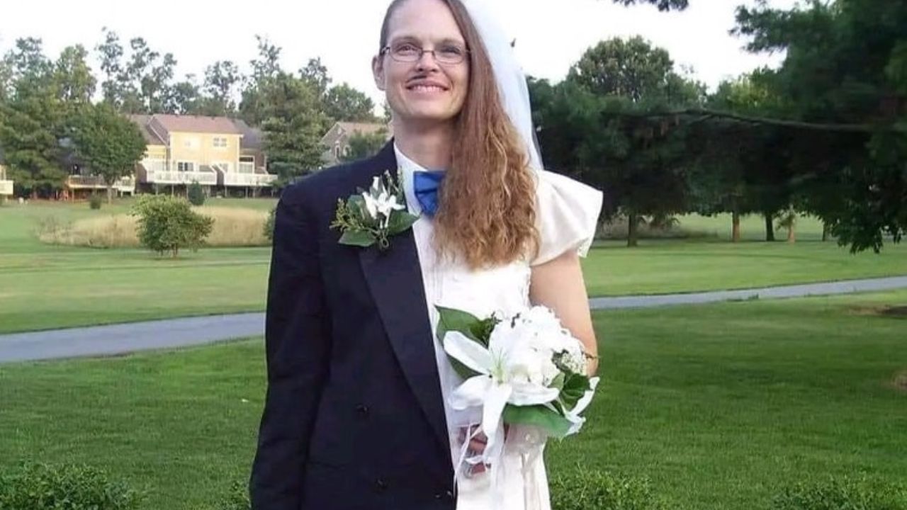 Zoznámte sa s 31-ročným Francúzom, ktorý sa oženil sám so sebou