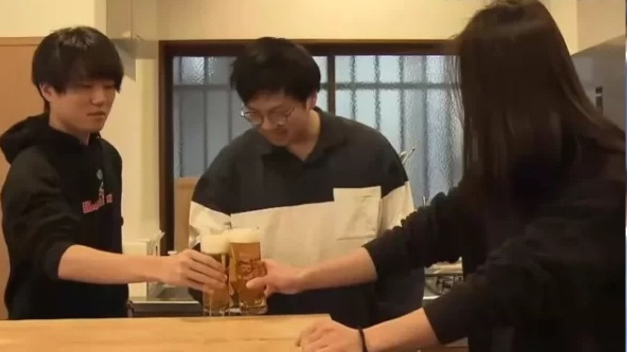 Japonská firma ponúka bezplatné drinky a dovolenku po opici, aby prilákala nových ľudí