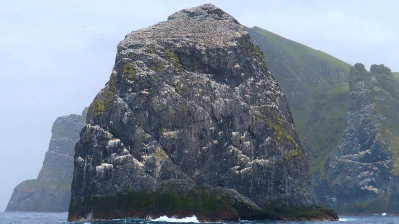 Pozrite sa ako vyzerá ostrov prezývaný „skutočným Jurským Parkom“