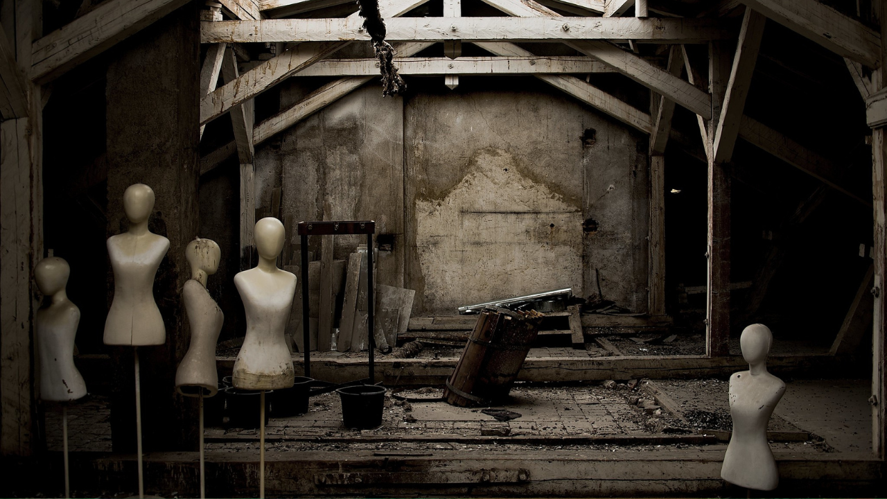 Muž kúpil dom a ostal šokovaný z toho, čo našiel na povale