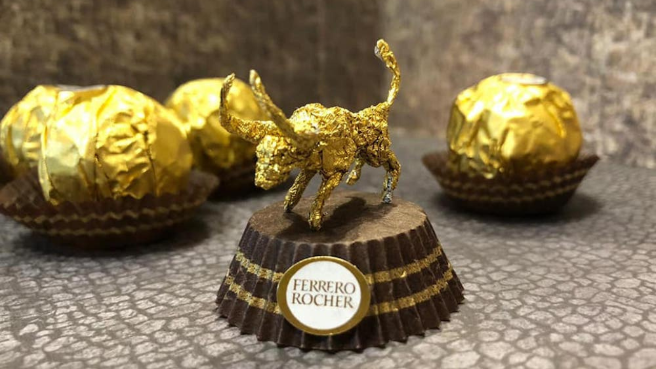 12 astrologických znamení vyrobených zo zlatej fólie Ferrero Rocher