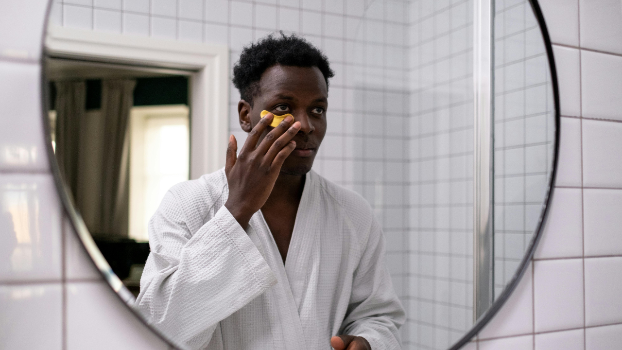 „Pozrel som sa za zrkadlo v kúpeľni a nemôžem uveriť, čo som našiel.“