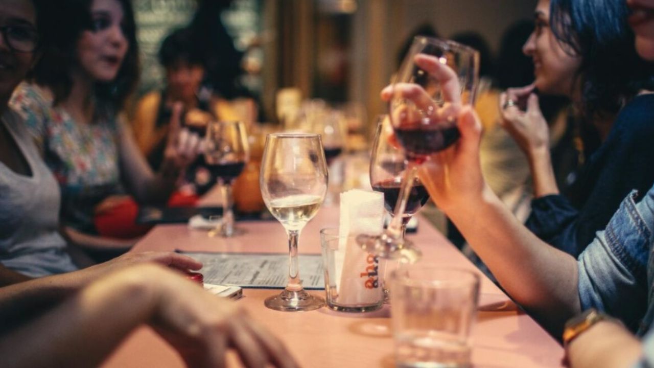 Matematicko-logická hádanka: Večera dvoch matiek a dvoch dcér, koľko ľudí bolo na večeri?