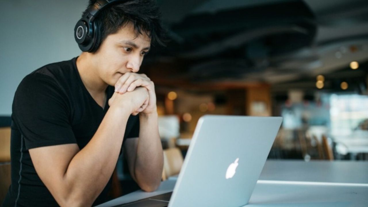 Víkendová hádanka: Nemôže hovoriť, ale vždy povie pravdu. Kto je to?