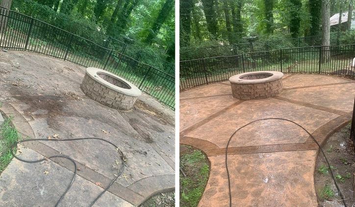 Pred a po čistení terasy s ohniskom, výrazné zlepšenie vzhľadu dlažby.