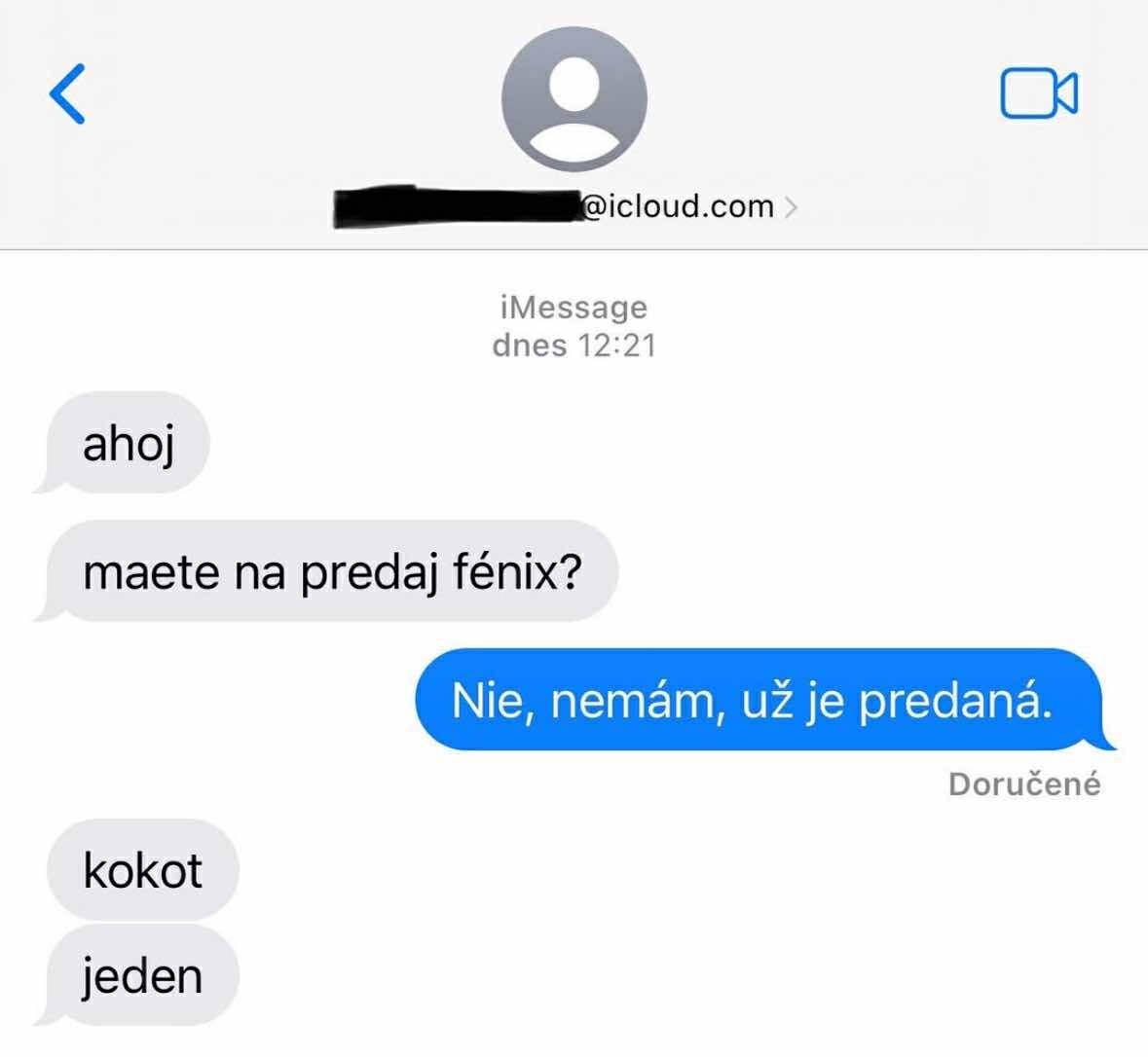 SMS rozhovor zahŕňajúci otázku na predaj fénixa a následnú negatívnu odpoveď so slovnou výmenou.