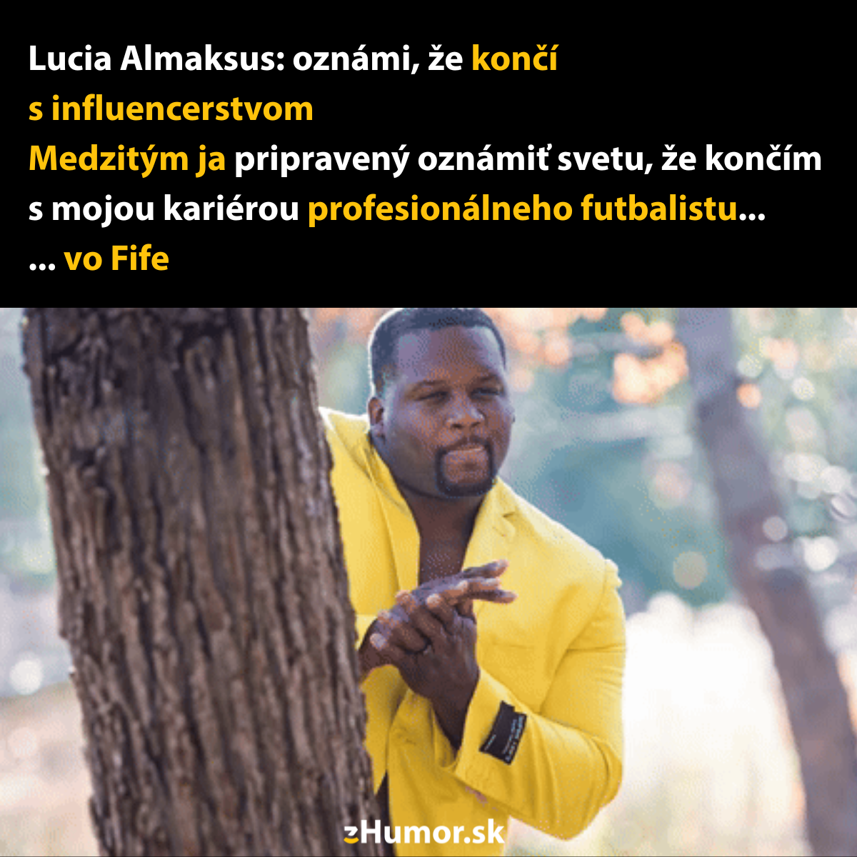 Muž v žltom saku stojí za stromom, s usmevom sa tvári, vtipný text o konci kariéry futbalistu vo Fife.