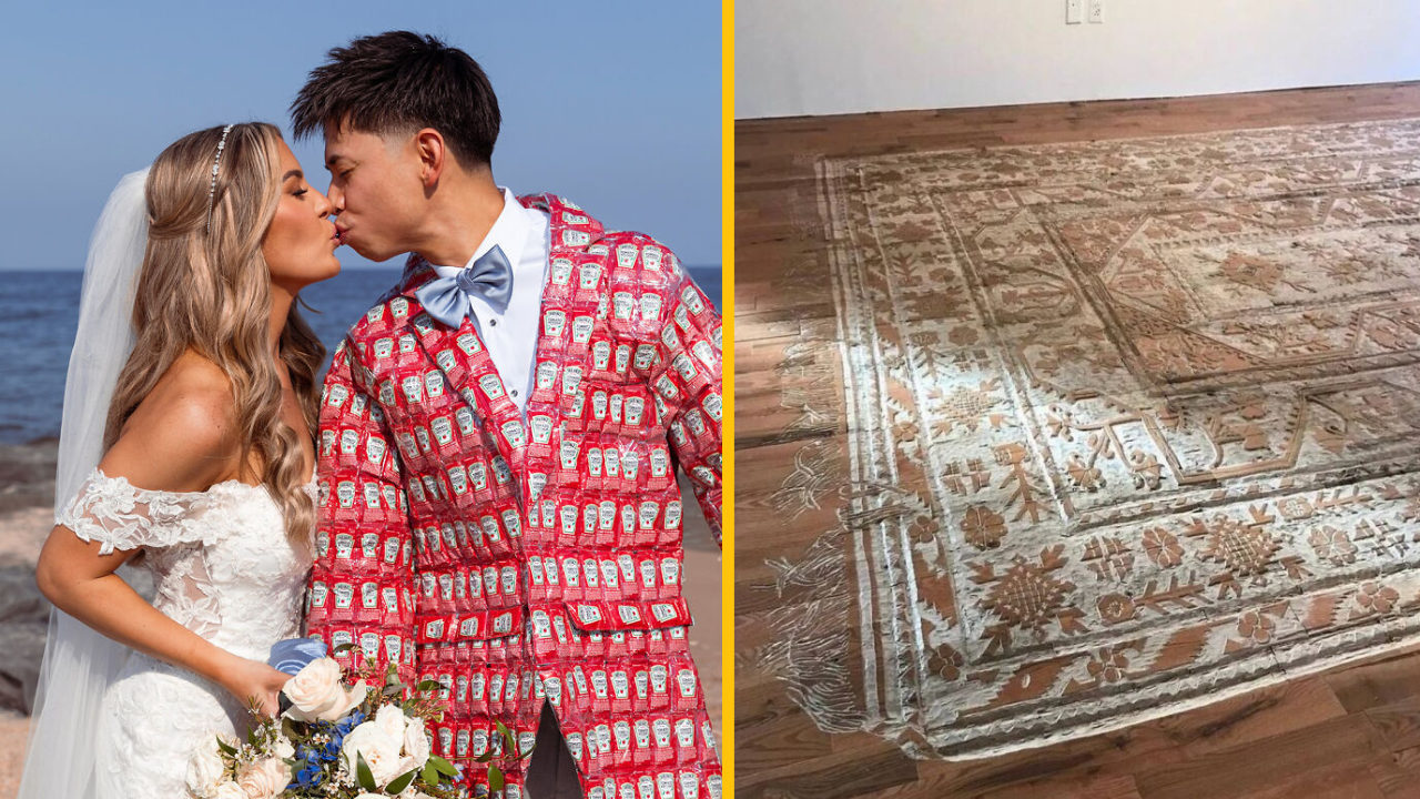 Nevesta a ženích pri mori, ženích má oblek s potlačou kečupov, vpravo orientálny koberec na podlahe.