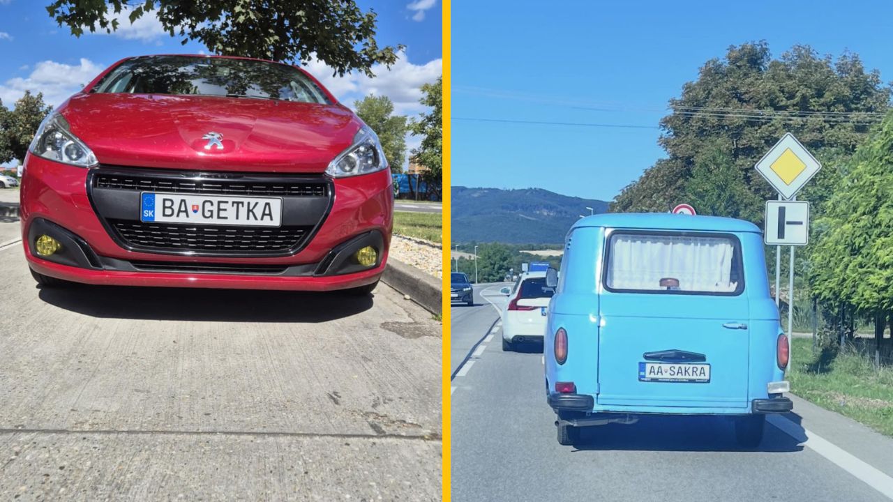 Červené auto so zaujímavou ŠPZ na parkovisku a modré auto na ceste s krajinou v pozadí.