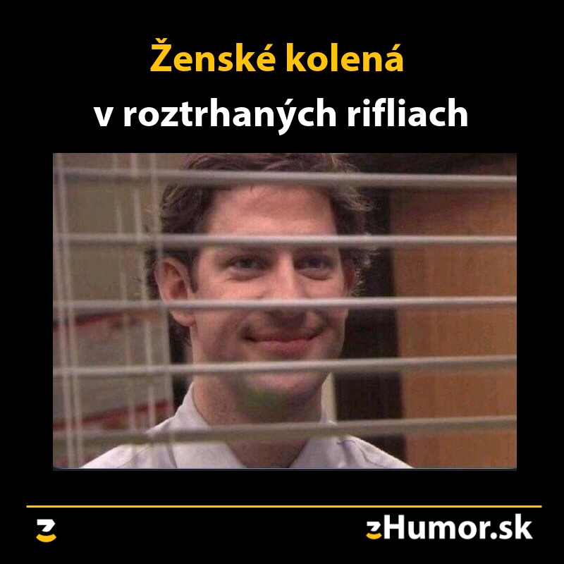 Muž sa pozerá cez okenné žalúzie s úsmevom, text: Ženské kolená v roztrhaných rifliach.