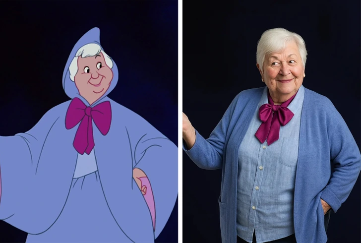 Karikatúra vedľa ženy v modrom oblečení a s fialovou mašľou na tmavom pozadí.